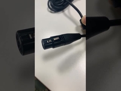 O conector de XLR conecta o SÊNIOR